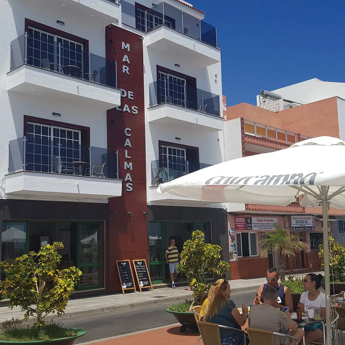 Bar Mar de las Calmas, the seafront terrace bar on the Avenida Marítima in La Restinga