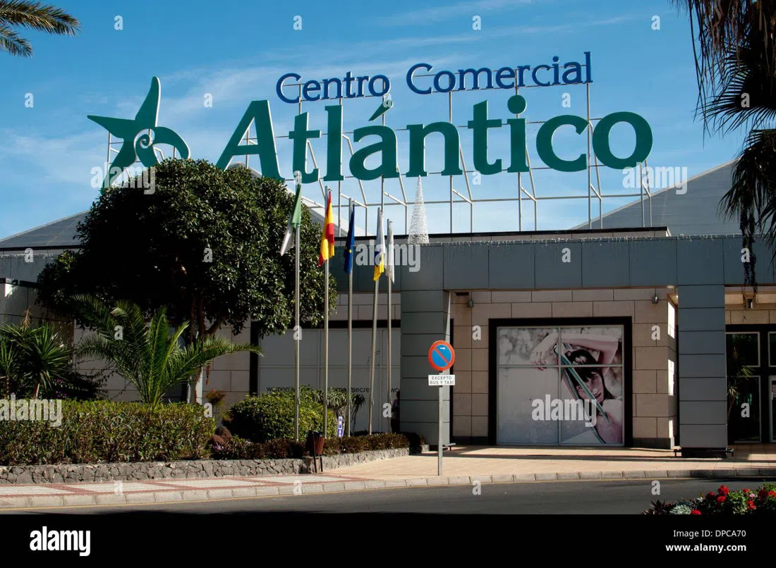 the shopfronts and walkways of Centro Comercial Atlántico