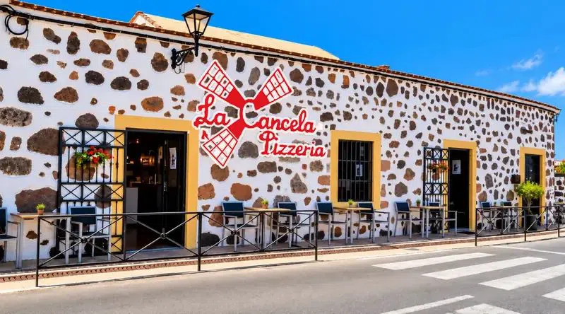 the dining room at La Cancela pizzeria in Lajares
