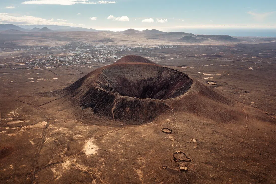 the crater rim trail at Calderón Hondo near Lajares