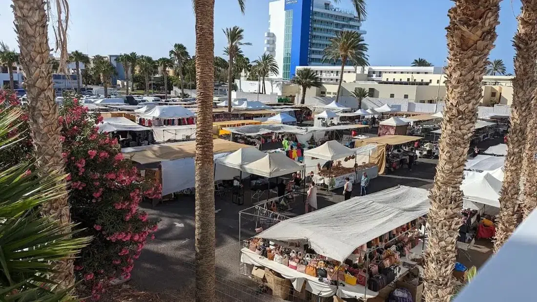the Thursday street market on Calle Bentejuy in Morro Jable