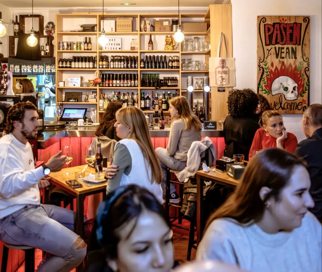 Bella Kurva, Granada