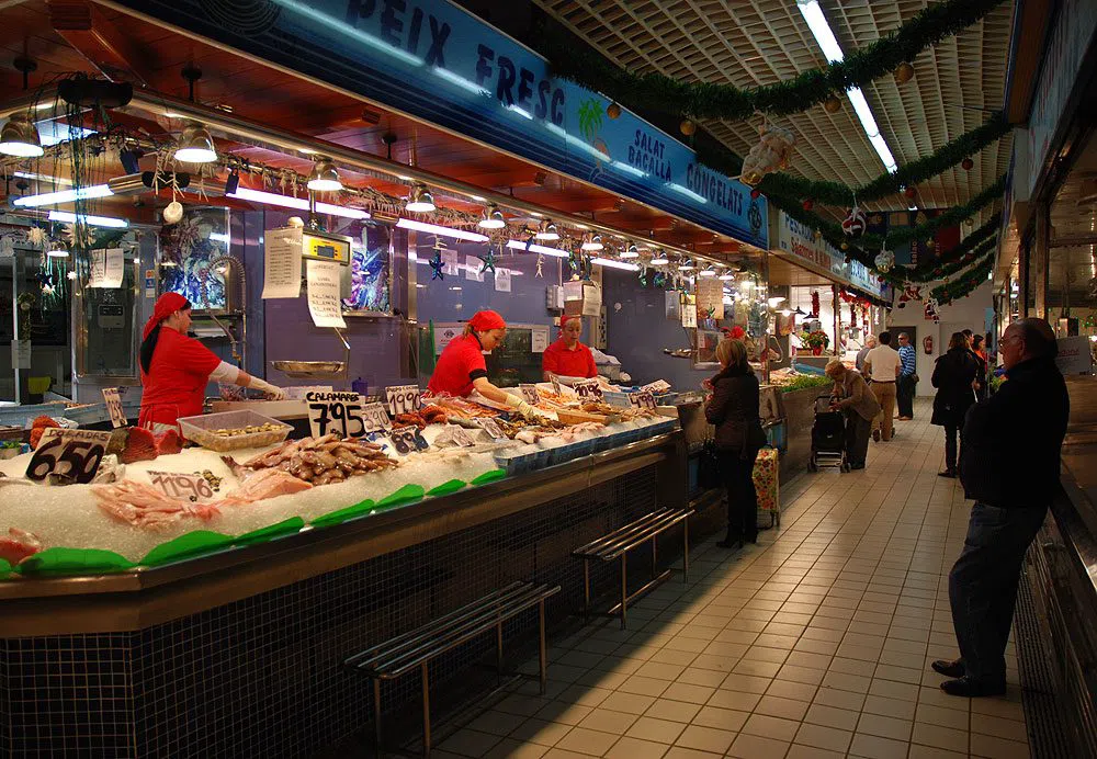 Es Mercat covered grocery market fish and produce stalls
