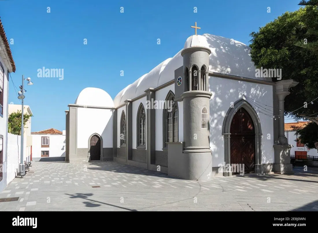 the white twin spires of the Church of San Marcos on Plaza de Leoncio Bento in Agulo