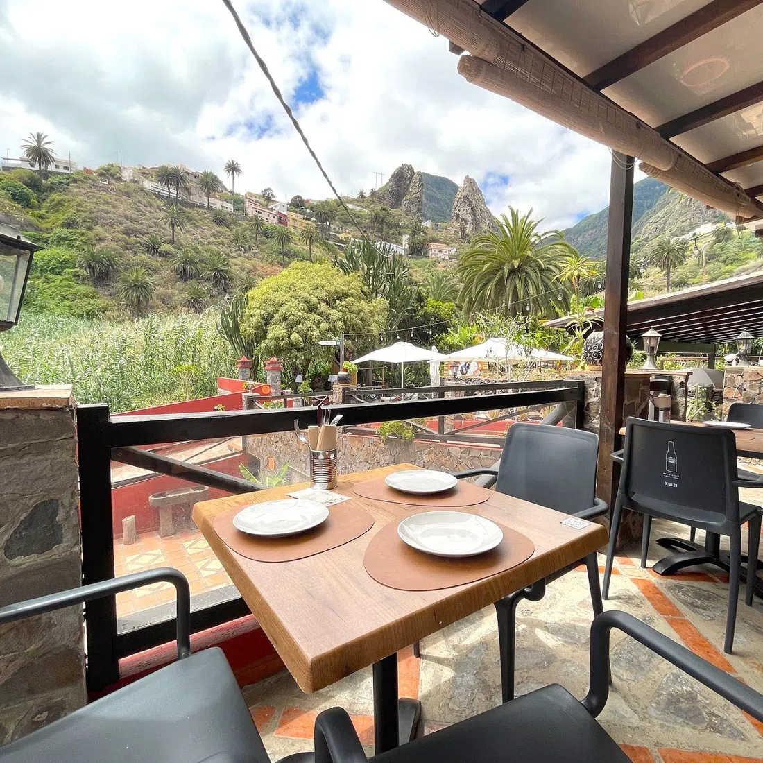 the valley-view terrace of Terrace Restaurant Los Telares in Hermigua