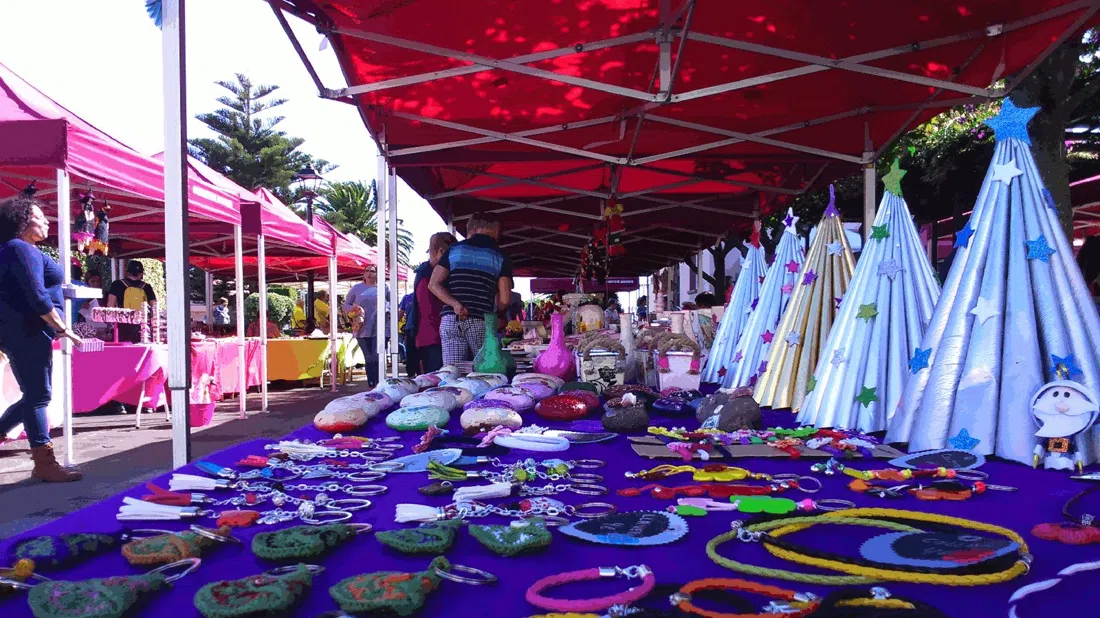 stalls at the Mercadillo Agrícola y Artesano in Plaza del Rosario, Barlovento
