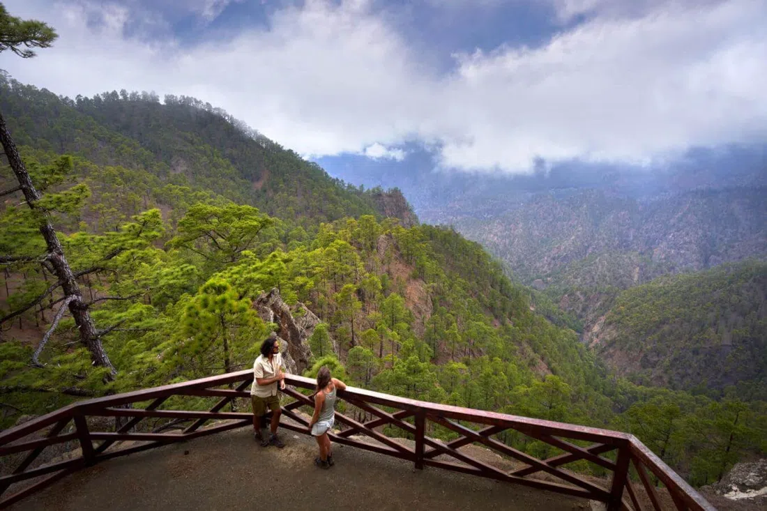 Mirador de La Cumbrecita viewpoint over the Caldera de Taburiente crater floor