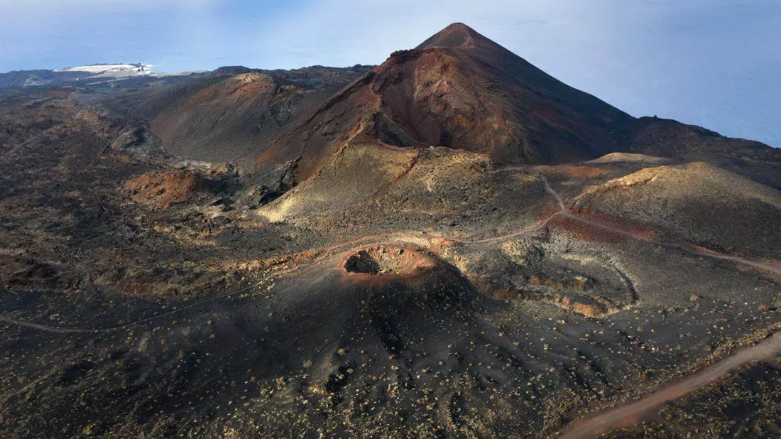 the bare ash cone of Volcán Teneguía