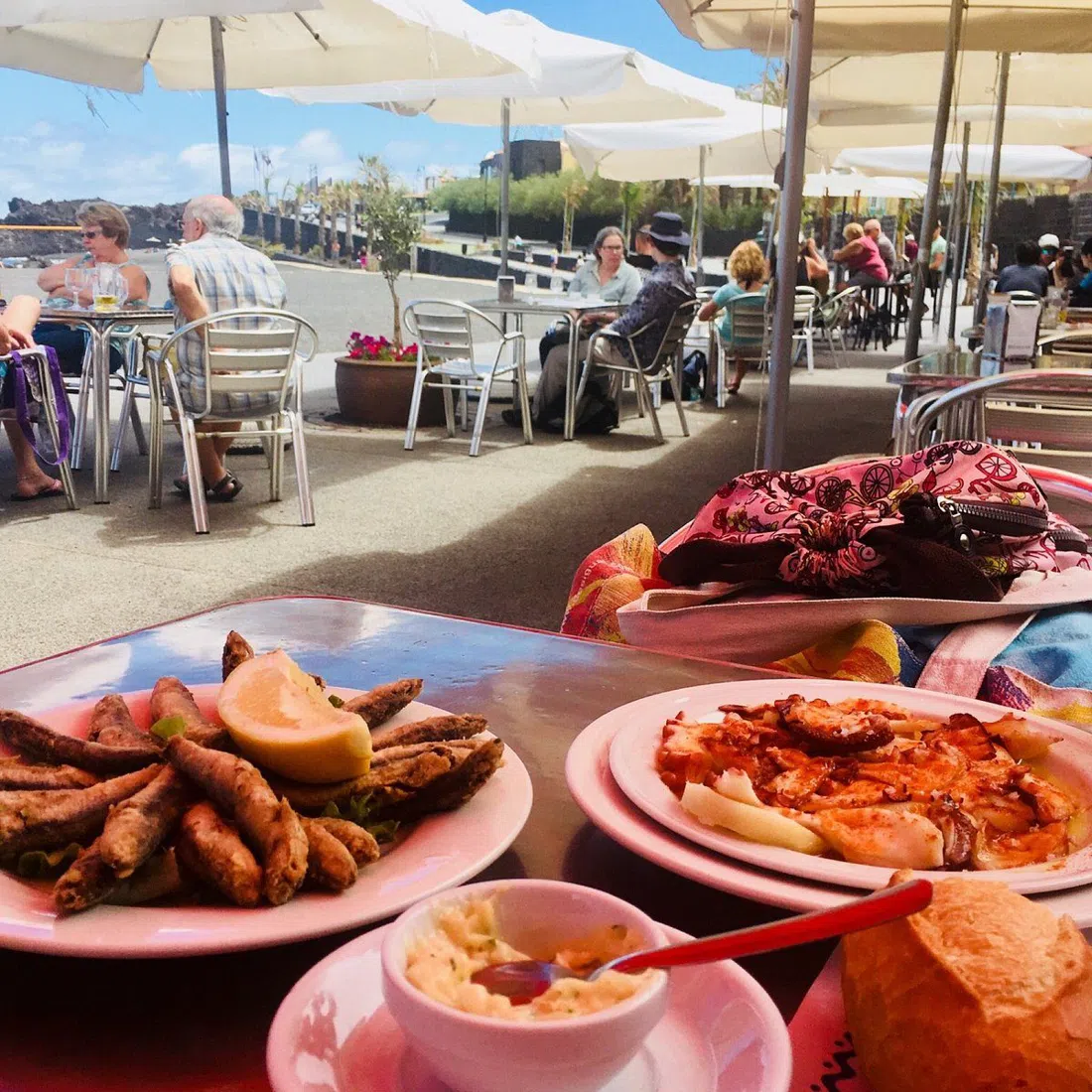 the waterfront terrace of Bar Restaurante El Pulpo in Los Cancajos