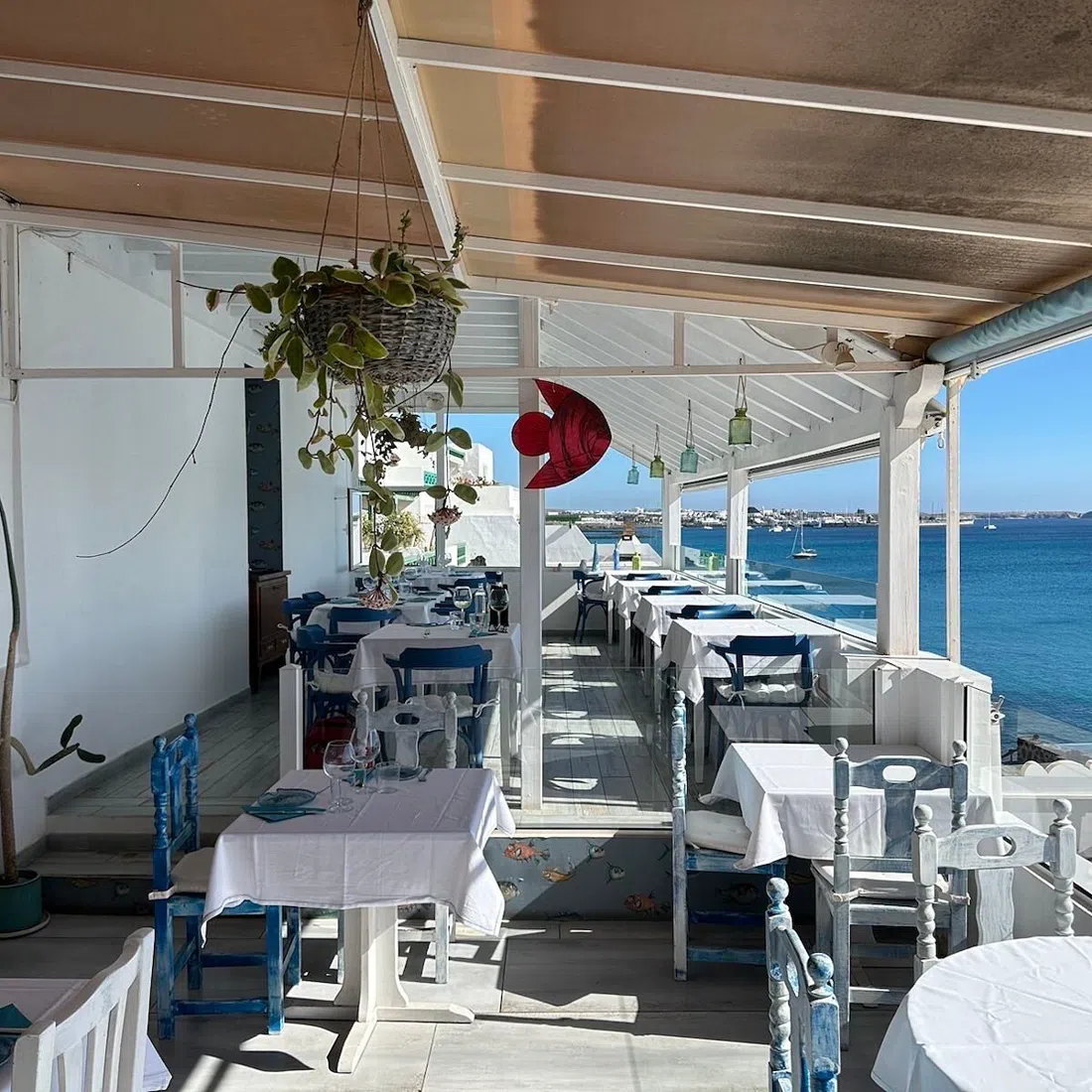the harbour-view terrace of Sergio restaurant on Calle Limones in Playa Blanca