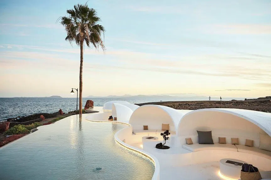 the dining room at Kamezí, the Michelin-starred restaurant inside Kamezí Boutique Villas in Playa Blanca
