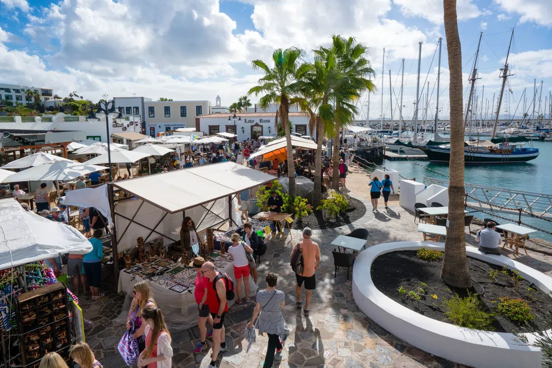 stalls selling leather goods and local wine at the Marina Rubicón market in Playa Blanca