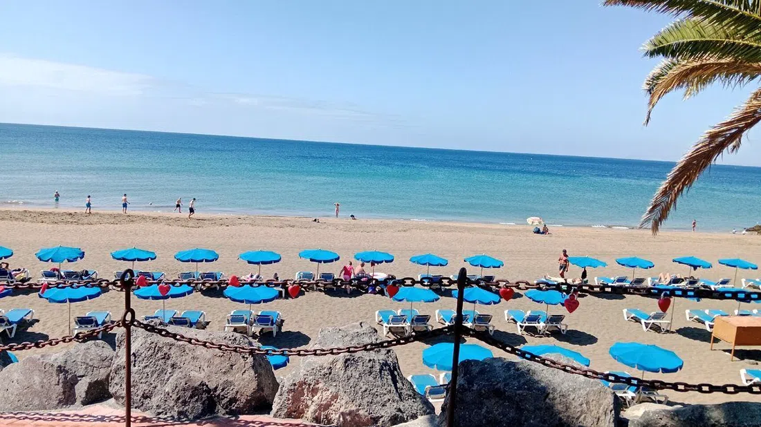 Playa Grande beach in Puerto del Carmen with the promenade behind it