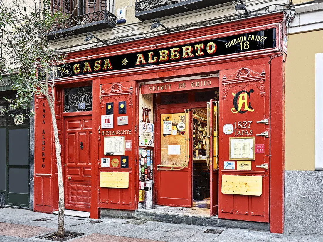 Casa Alberto's original zinc bar on Calle de las Huertas