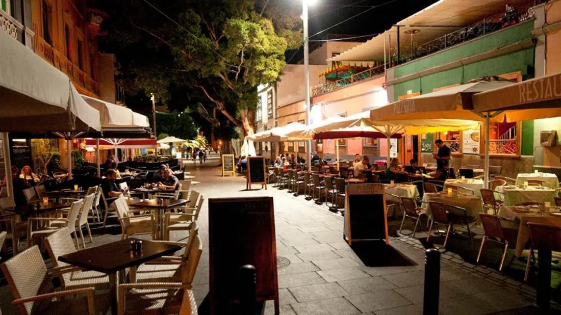 Calle de la Noria at night in Santa Cruz de Tenerife, bars and terraces