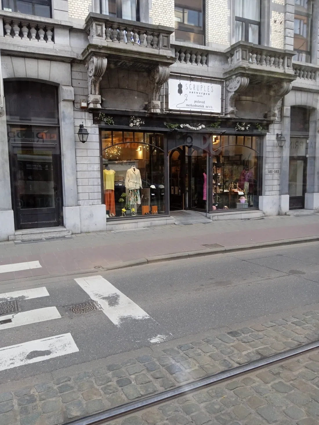 Scruples, Antwerp