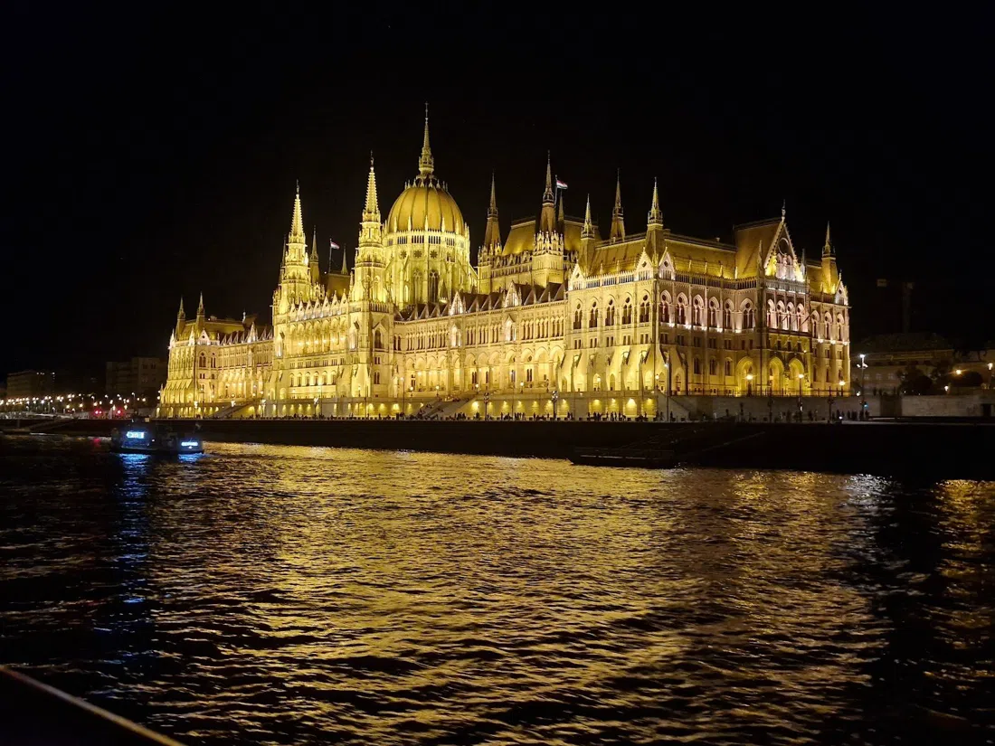 Legenda City Cruises, Budapest