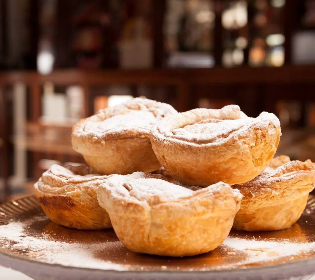 Dulcería Benítez pastry shop on Calle Nueva in Teror