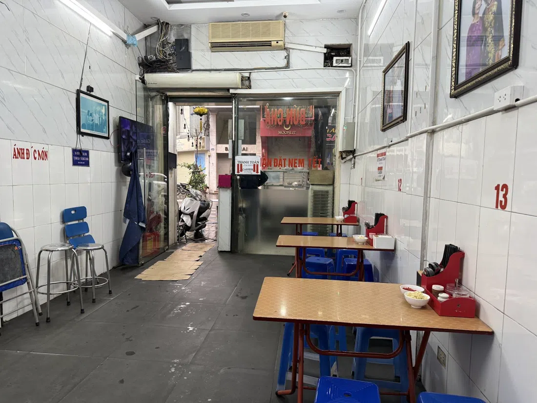 Bún chả Hương Liên, Hanoi