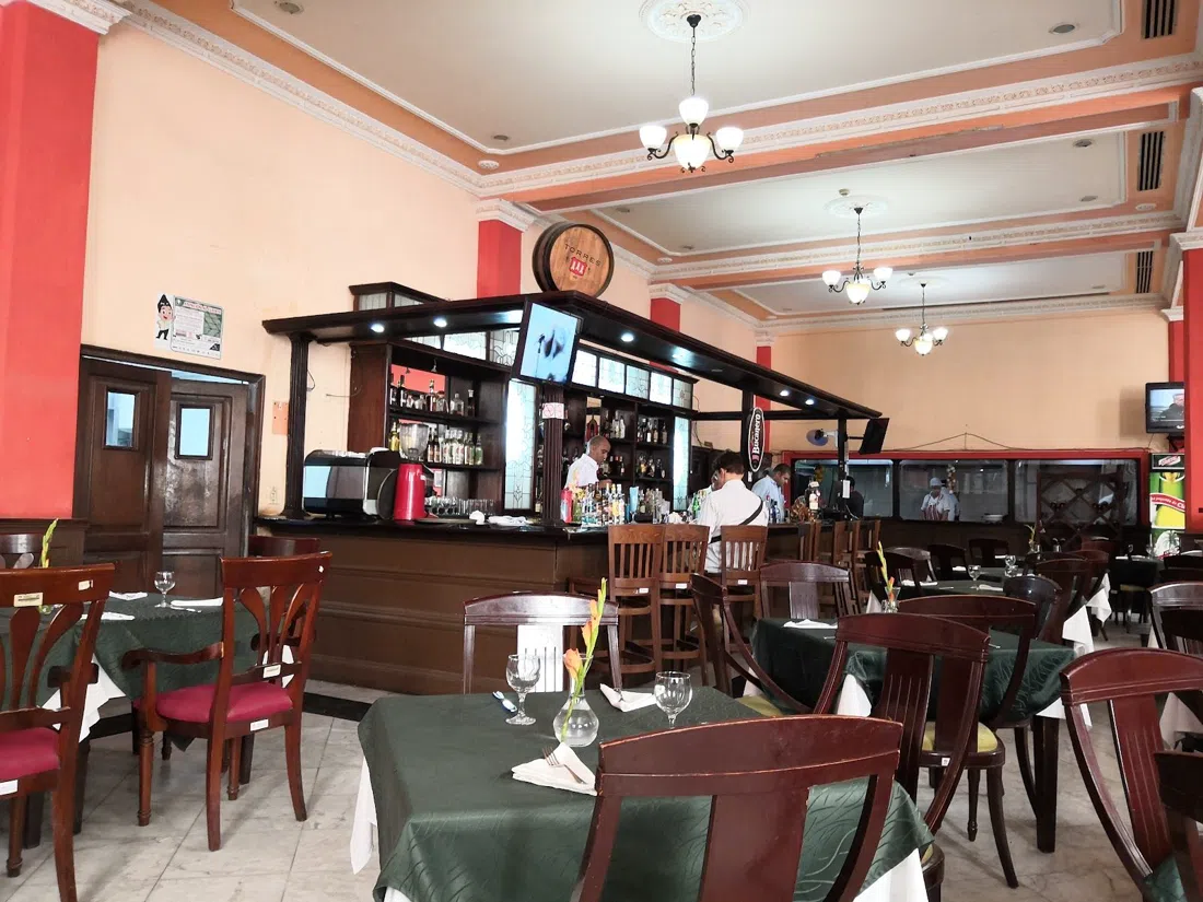 Almendrón (shared route máquina), Havana