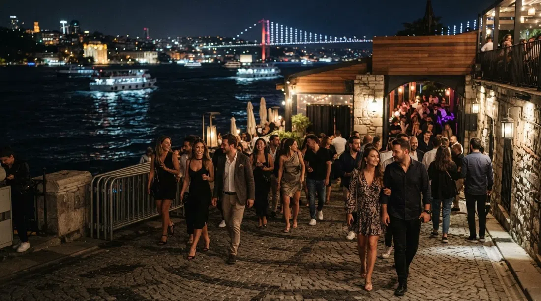 Sortie at night in Kuruçeşme, open-air Bosphorus club lights reflecting on the water with a dressed-up crowd arriving