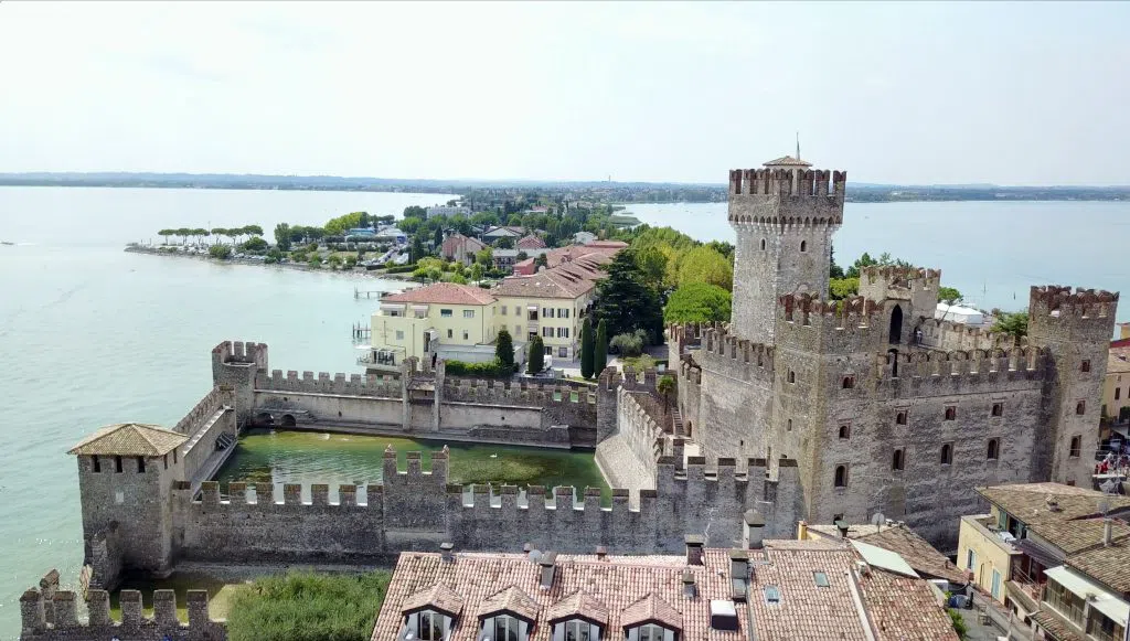 Castello Scaligero di Sirmione, Milan