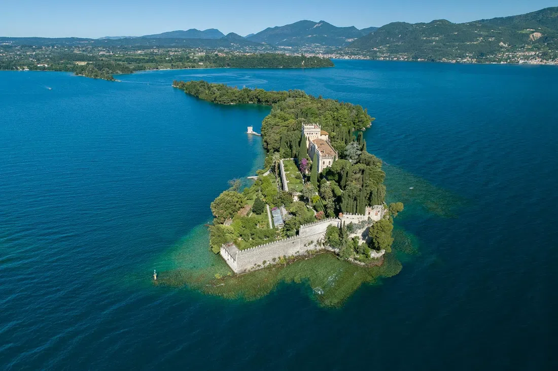 Isola del Garda (Villa Borghese Cavazza), Milan