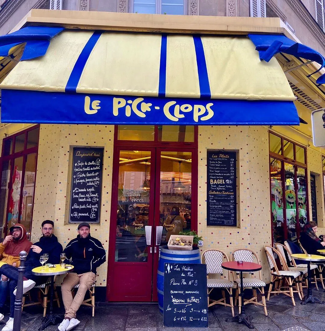 Le Pick-Clops retro diner terrace on rue Vieille du Temple