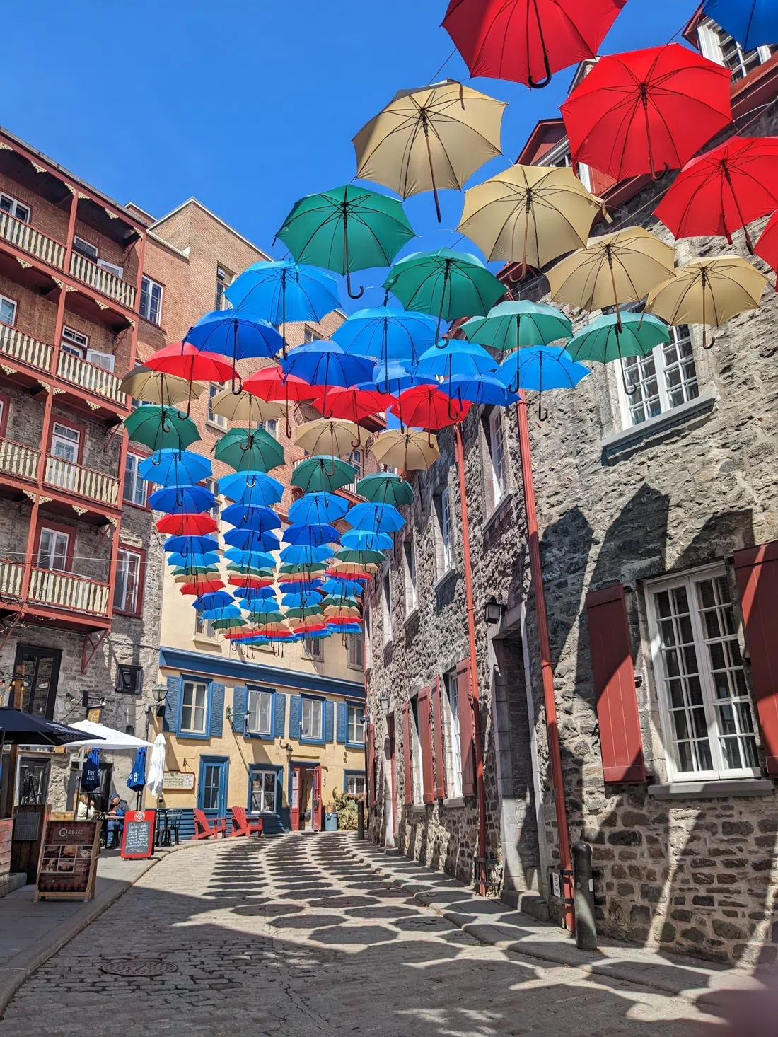 Rue du Cul-de-Sac (Umbrella Alley), Quebec