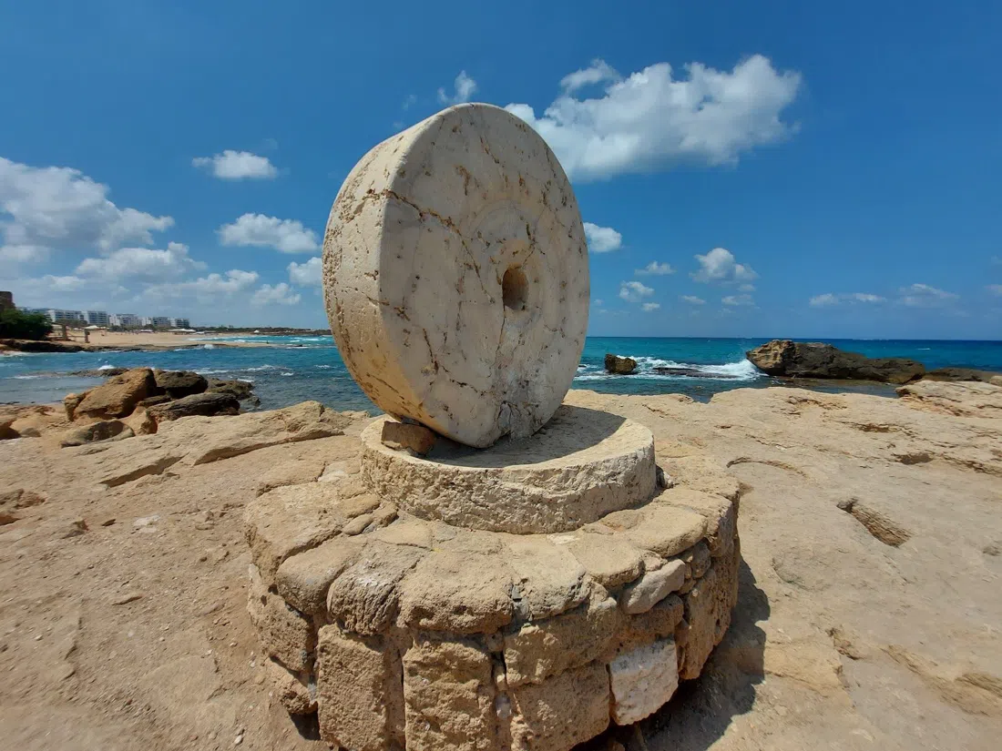 Akhzivland, Tel Aviv