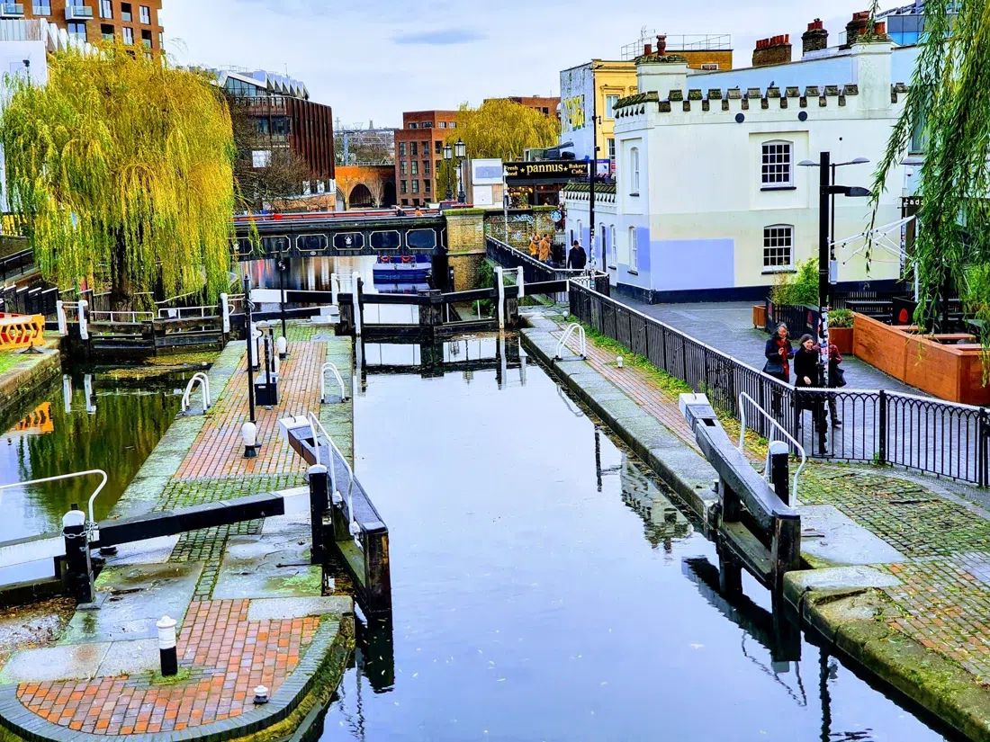 Camden Lock (Hampstead Road Lock) & the Regent's Canal towpath, London