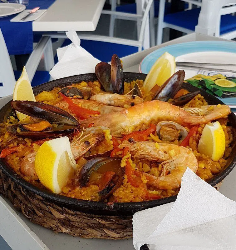 fresh seafood on ice at Rincón del Marinero on the Los Cristianos promenade