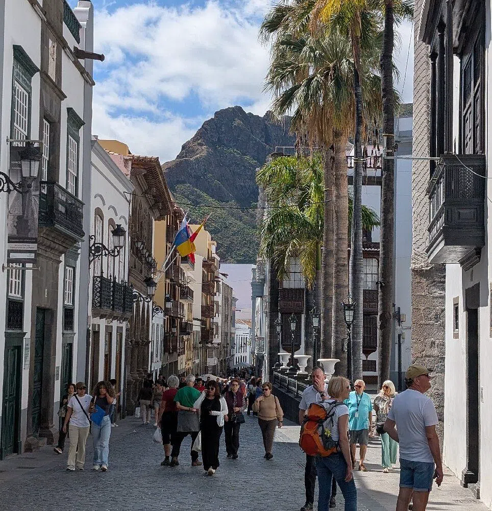 the pedestrianised Calle O'Daly shopping street in Santa Cruz de La Palma