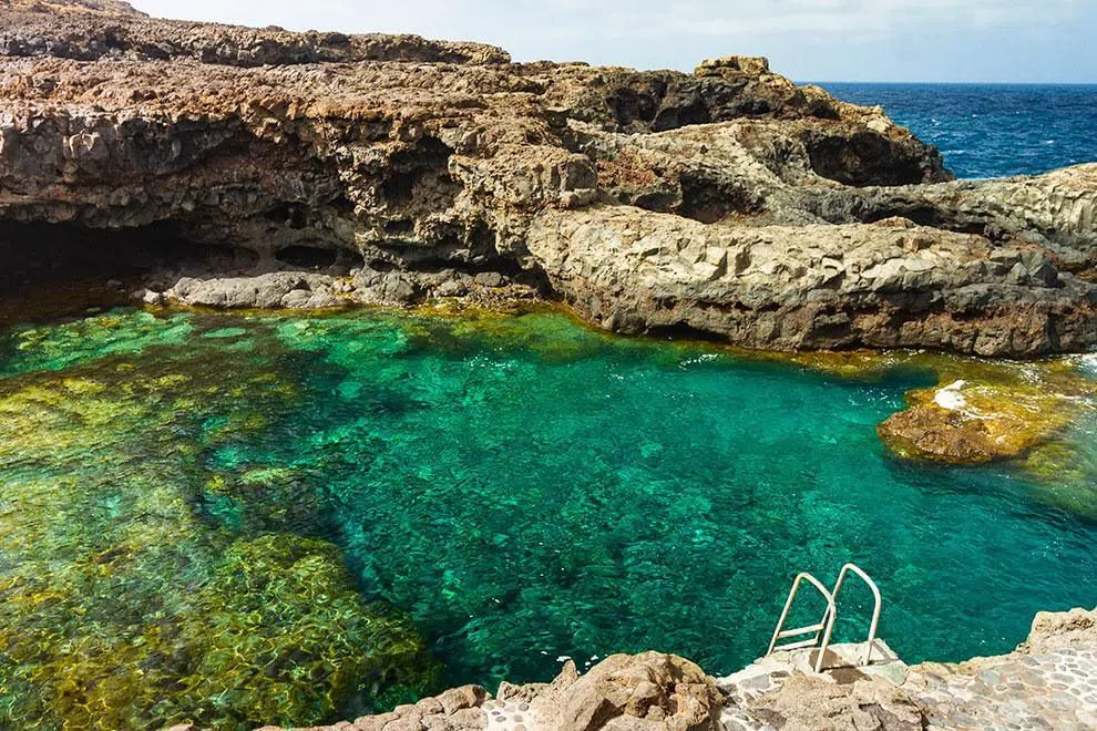 Charco Manso natural pool near Echedo, El Hierro