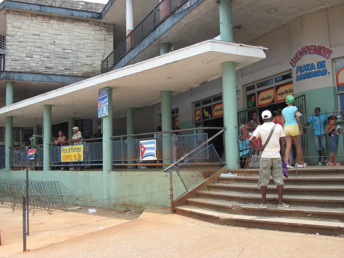 Avenida 51 and the Plaza de Marianao market, Havana