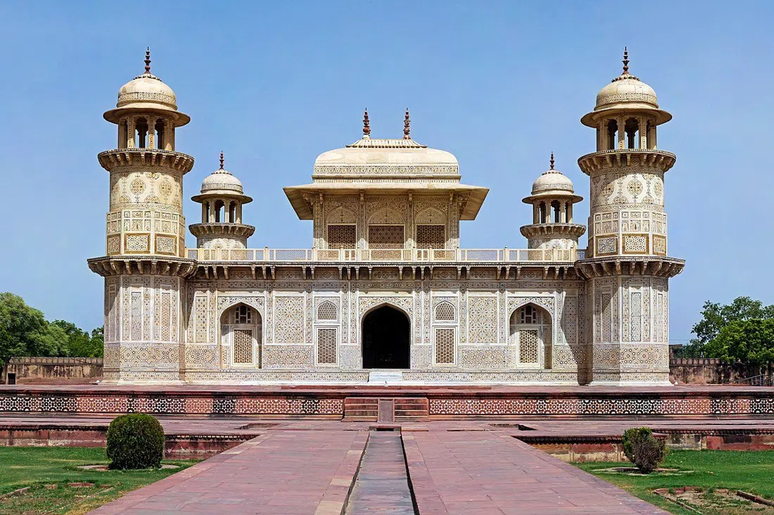 Agra Metro (Yellow Line, Taj East Gate–Mankameshwar corridor), Agra