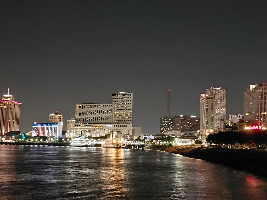 Mississippi River Levee Path (Riverbend section), New Orleans