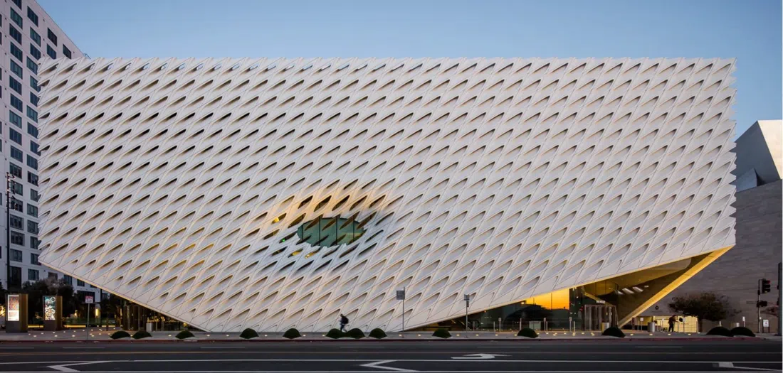 visitors queuing outside The Broad museum on Bunker Hill