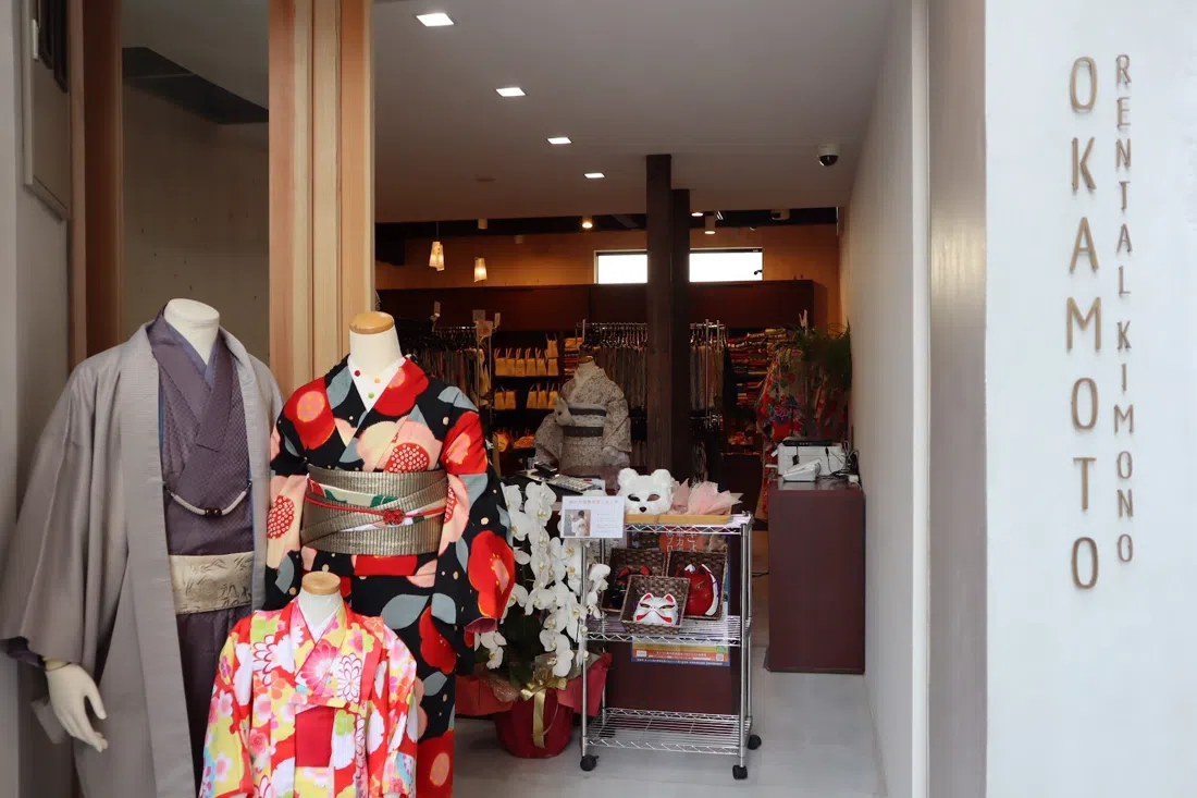 Rental Kimono Okamoto — Fushimi Inari store, Kyoto
