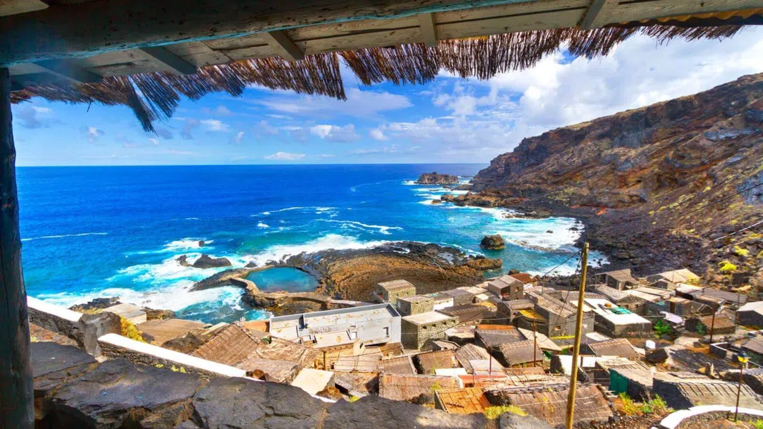 Pozo de las Calcosas, the row of 18th-century stone fishermen's huts beside the natural pool, El Hierro